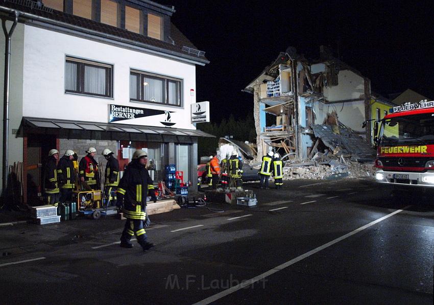 Hausexplosion Bruehl bei Koeln Pingsdorferstr P146.JPG